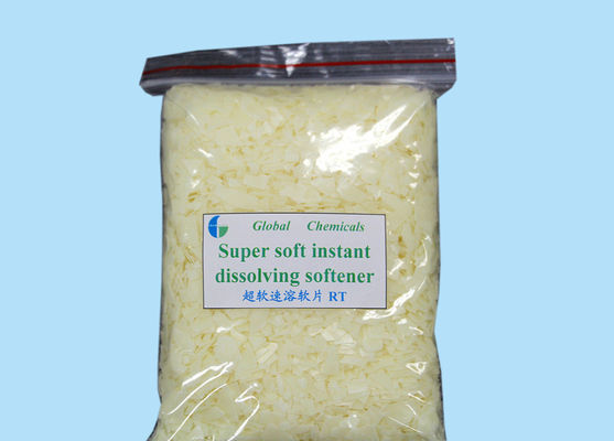 Flakes catiónicos de suavizante de disolución instantánea de baja espuma