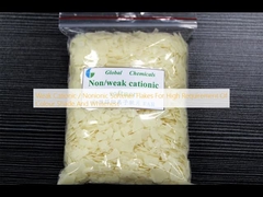 Flakes de suavizantes catiónicos / nooniónicos débiles para un alto requerimiento de color, sombra y blanqueza